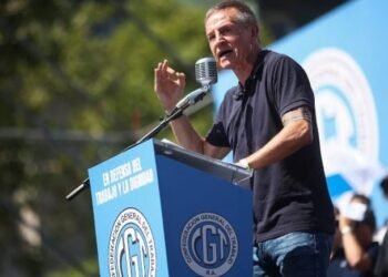 La CGT define hoy si habrá paro contra la reforma.