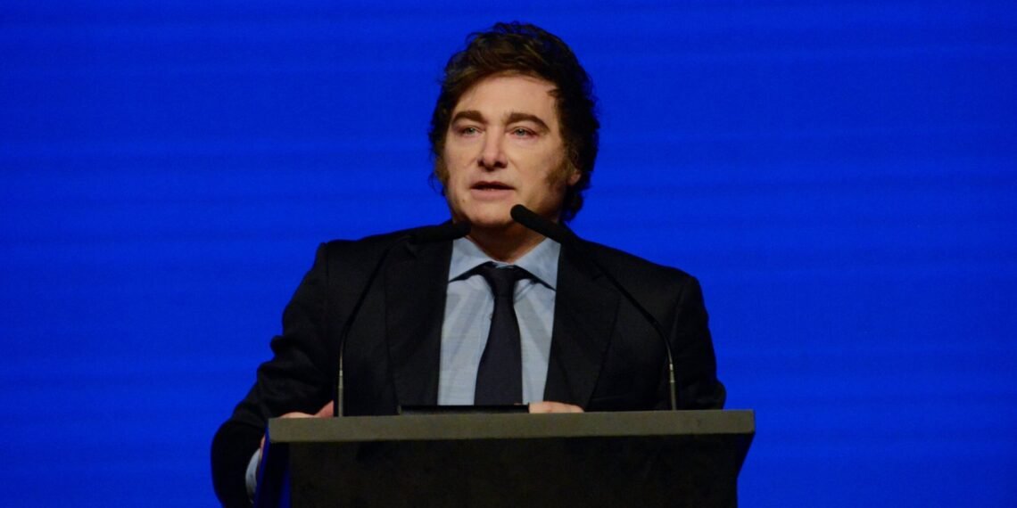 Milei critica a empresarios, periodistas y opositores durante homenaje a Adam Smith