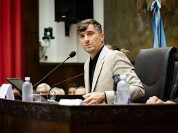 Conflicto en el Peronismo: El Intendente de Morón Critica la Política Caníbal