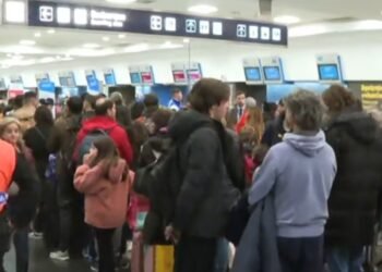 Los controladores aéreos anuncian paro nacional para el 21 de abril tras fracaso en las negociaciones paritarias