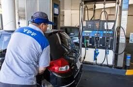 Aumento de la nafta: las petroleras siguen el ajuste de YPF y evitarán variaciones bruscas hasta julio