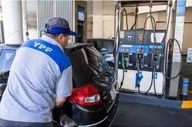 Aumento de la nafta: las petroleras siguen el ajuste de YPF y evitarán variaciones bruscas hasta julio