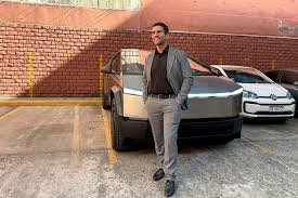 Incautación de 19 vehículos de lujo en caso de fraude a diputado por Tesla