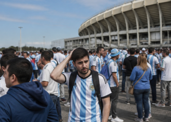 Hinchas argentinos llegan a Kansas sin entradas: precios altos en la reventa