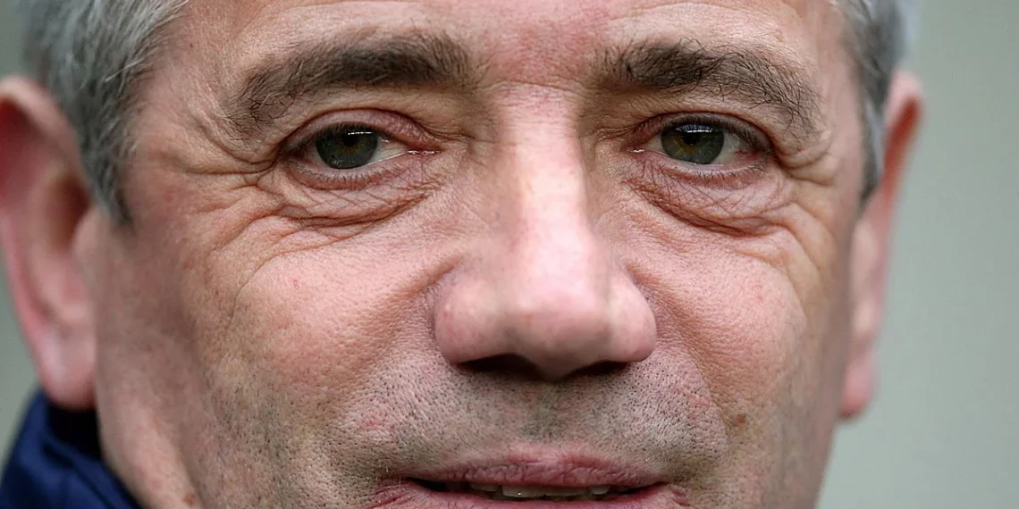 Kevin Keegan, leyenda del fútbol británico, revela que padece cáncer en estadio 4