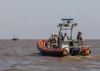 Intensa búsqueda de cinco pescadores desaparecidos en el Río de la Plata