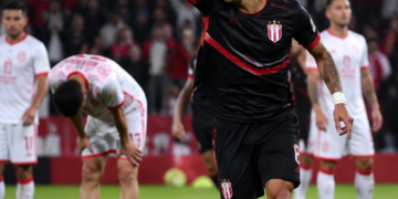 Barracas Central sorprende a Huracán con un golazo y avanza a octavos de la Copa Argentina