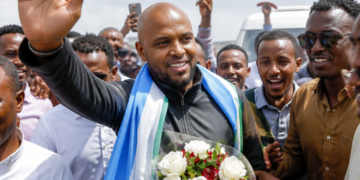 Omar Artan, el árbitro del Mundial 2026 que fue deportado, regresó triunfante a Somalia