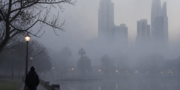 Persisten las neblinas y el frío en el AMBA: cuándo se espera un aumento en las temperaturas