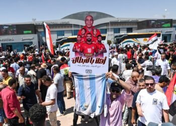 Reacciones controvertidas de hinchas egipcios tras la eliminación en el Mundial: quemaron camisetas de Messi y la Selección argentina