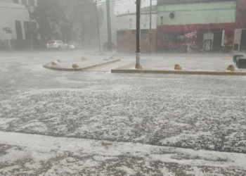 Tormenta con lluvias y granizo avanza sobre Buenos Aires y se espera que alcance el AMBA