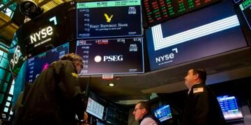 Inversores locales enfrentan las turbulencias globales con optimismo ante un nuevo bono