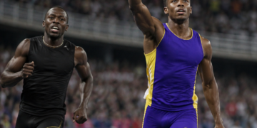 Un estudiante universitario sorprende al consagrarse campeón de 200 metros ante el atleta más veloz del mundo