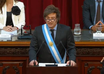 Controversia por el DNU que permite expulsar extranjeros por discursos de odio