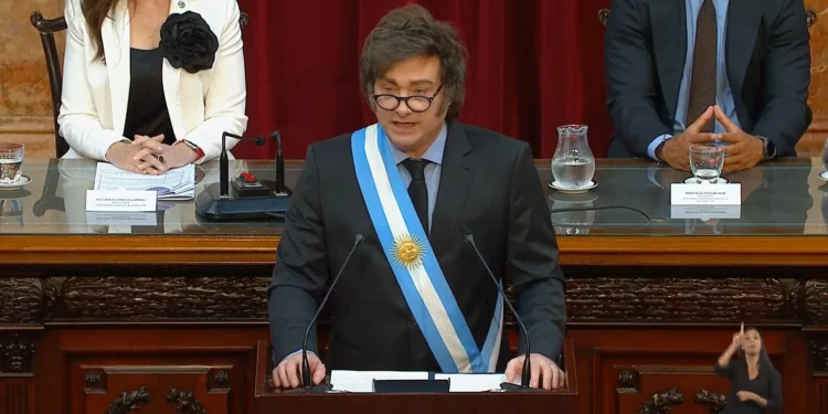 Controversia por el DNU que permite expulsar extranjeros por discursos de odio