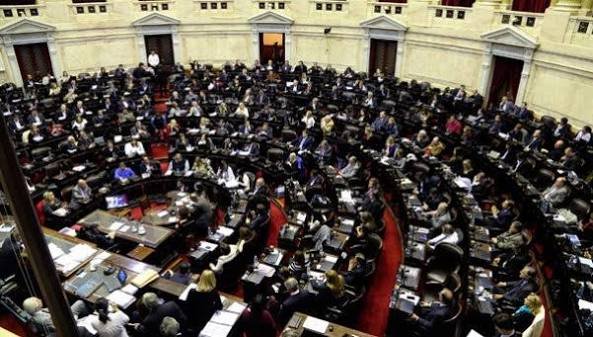 El oficialismo define su estrategia para conseguir votos para la reforma política