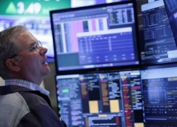 Agosto cierra con mercados en rojo: subió el riesgo país y el dólar mayorista superó los $1.500