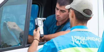 Conductor sorprendido por alcoholemia y licencia falsa en la Autopista Riccheri