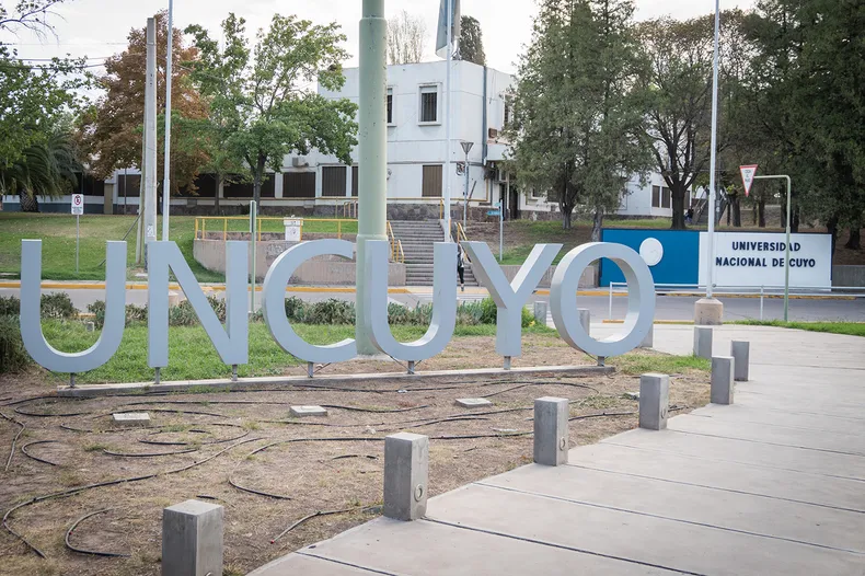 Un vicedirector de secundaria en Mendoza separado por exhibir contenido sexual en clase