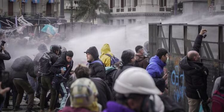 Denuncian penalmente los incidentes frente al Senado y solicitan investigar a los responsable
