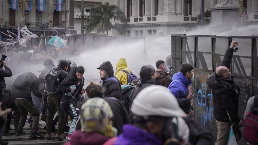 Denuncian penalmente los incidentes frente al Senado y solicitan investigar a los responsable