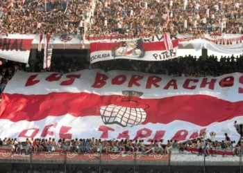 Los pormenores de la reunión interna de la barra de River antes de su viaje a Colombia y el gesto provocador hacia la hinchada rival