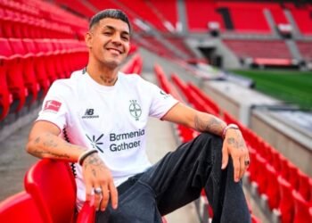 Facundo Medina comienza su etapa en Bayer Leverkusen tras ser adquirido por 25 millones de euros