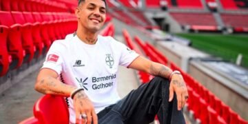 Facundo Medina comienza su etapa en Bayer Leverkusen tras ser adquirido por 25 millones de euros