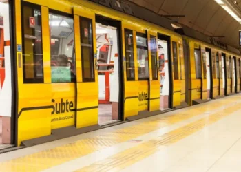 Jubilados porteños podrán viajar gratis en subte: quiénes acceden y cómo tramitar el beneficio