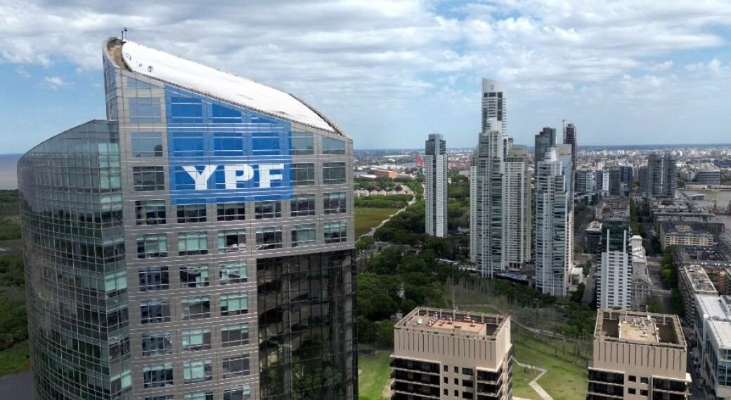YPF anunció una inversión de US$51.000 millones para su megaproyecto de GNL y anticipó exportaciones desde 2031