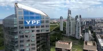 YPF anunció una inversión de US$51.000 millones para su megaproyecto de GNL y anticipó exportaciones desde 2031