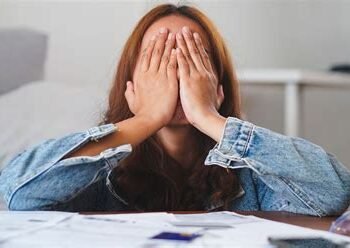 Endeudamiento juvenil: el 77% de los menores de 40 años tomó deuda y crece el recurso al crédito informal