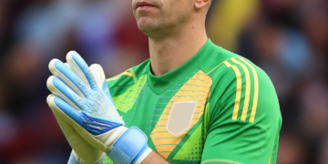 Juventus incorpora un nuevo arquero y complica el futuro de Emiliano Martínez en Aston Villa