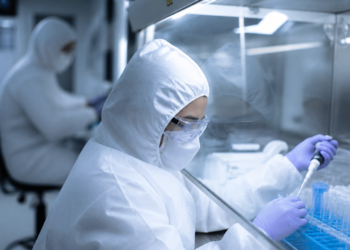 Advertencia de experta: La falta de monitoreo en experimentos con virus peligrosos podría propiciar otra pandemia