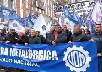 La UOM acordó aumentos escalonados y un bono de $210.000 para trabajadores metalúrgicos