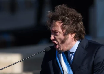 Encuesta: crece el rechazo a Milei y el oficialismo queda en empate técnico con el peronismo