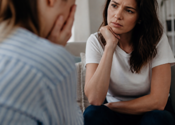 La psicología revela las motivaciones detrás de quienes intentan resolver problemas ajenos