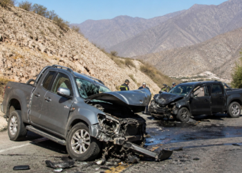 Accidente grave en Mendoza: dos camionetas 4×4 colisionan, dejando cuatro heridos