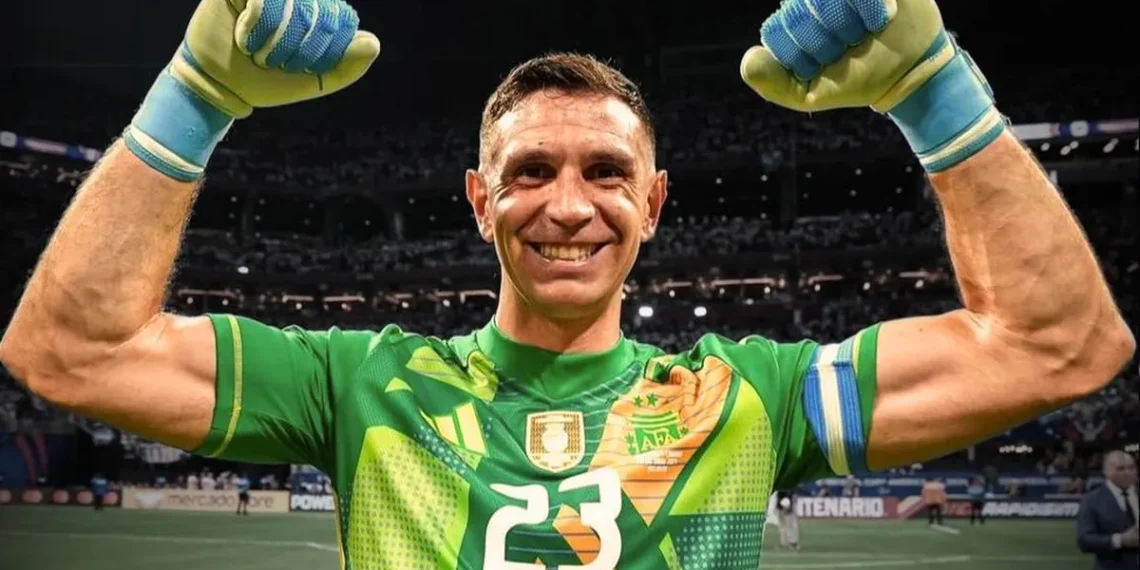 Dibu Martínez despeja dudas sobre su futuro en la selección argentina