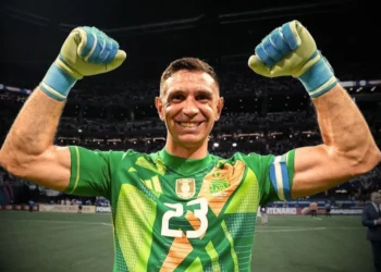 Dibu Martínez despeja dudas sobre su futuro en la selección argentina