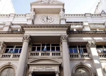 Advierten que la reforma del BCRA podría ubicar a Argentina entre los marcos más restrictivos de la región