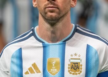 Presentan la camiseta especial que usará la selección argentina en la despedida de Lionel Messi
