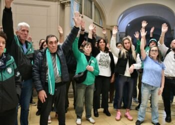 ATE bonaerense anunció un paro y movilización contra Kicillof: reclama pases a planta y mejoras salariales