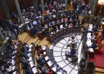 La Legislatura porteña aprobó límites a las cobranzas extrajudiciales y asistencia para personas sobreendeudadas