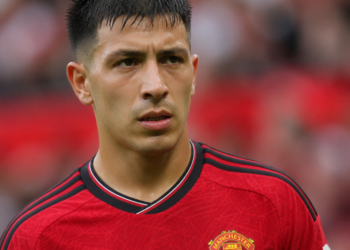 El desafío de Lisandro Martínez: un nuevo capítulo en la historia de los argentinos en el Manchester United
