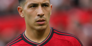 El desafío de Lisandro Martínez: un nuevo capítulo en la historia de los argentinos en el Manchester United