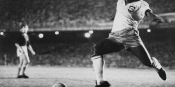 Una leyenda portuguesa critica el trato hacia Cristiano Ronaldo