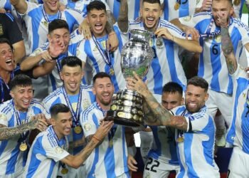 La emotiva despedida de los jugadores de la Selección a Lionel Messi