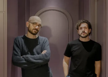 Alessandro Venneri, arquitecto: “Vivo en un departamento pequeño y la incorporación de armarios empotrados en el pasillo fue fundamental”