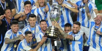 La emotiva despedida de los jugadores de la Selección a Lionel Messi